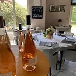 Les Orchidees , & Restaurant ヴェルダン・シュル・ムーズ