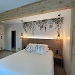 Les Orchidees , & Restaurant 3*