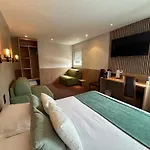 Les Orchidees , & Restaurant