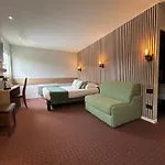 Les Orchidees , & Restaurant