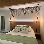 Les Orchidees , & Restaurant ホテル ヴェルダン・シュル・ムーズ