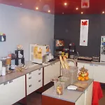 Les Orchidees , & Restaurant 酒店 3*