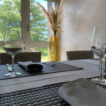 Les Orchidees , & Restaurant 酒店