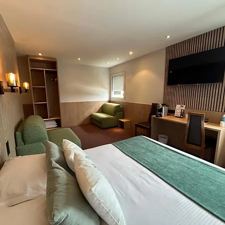 Les Orchidees , & Restaurant