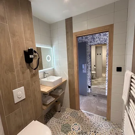 Отель Les Orchidees , & Restaurant 3*