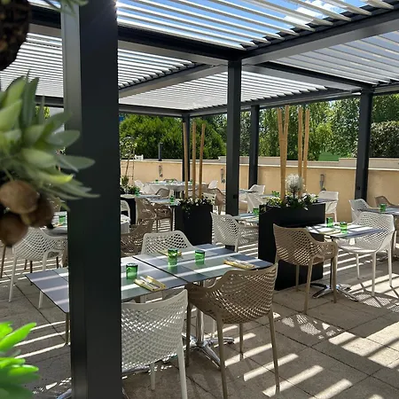 Les Orchidees , & Restaurant מלון ורדון-סור-מוס