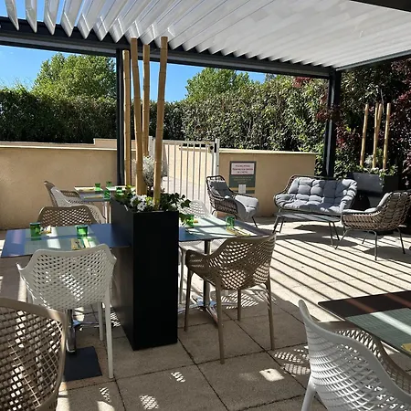 Les Orchidees , & Restaurant