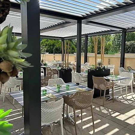 Les Orchidees , & Restaurant Szálloda 3*