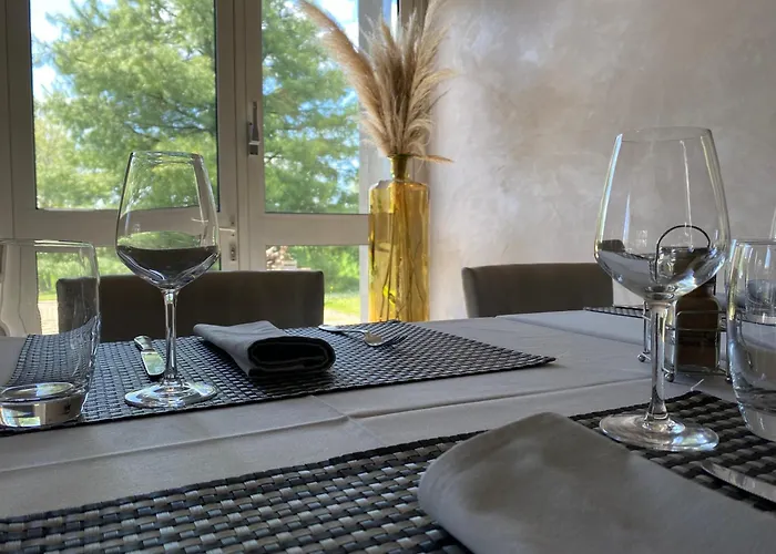 Les Orchidees , & Restaurant Hotel