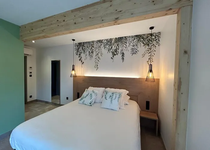 Les Orchidees , & Restaurant 3*