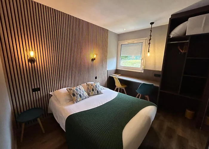 מלון Les Orchidees , & Restaurant