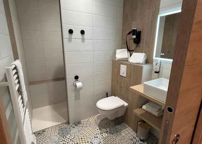 Les Orchidees , & Restaurant Отель