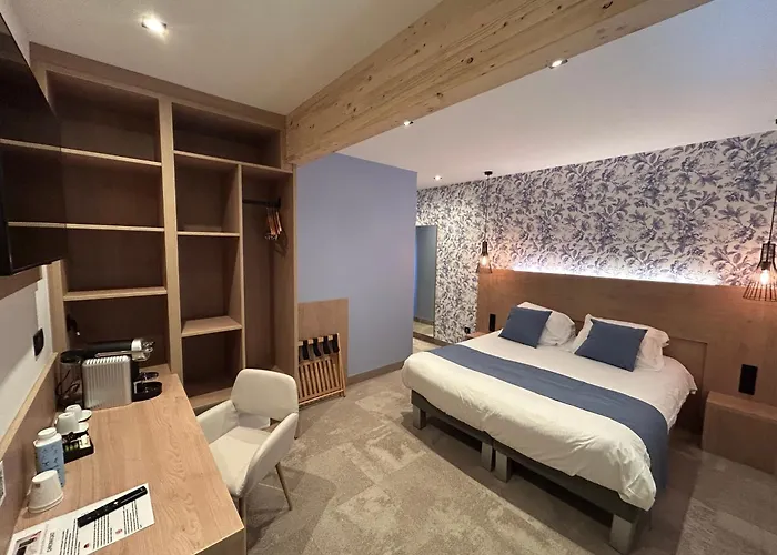 Les Orchidees , & Restaurant Отель 3*