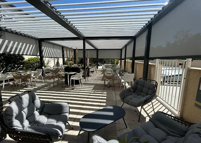 Отель Les Orchidees , & Restaurant 3*