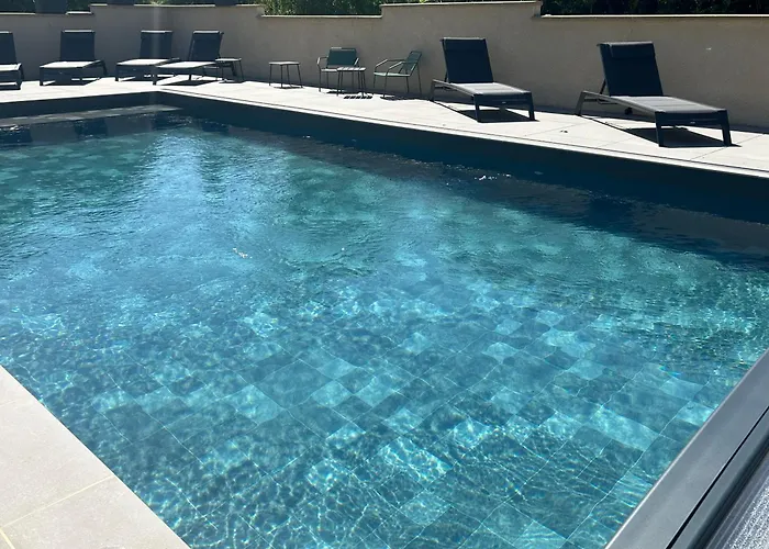 Les Orchidees , & Restaurant