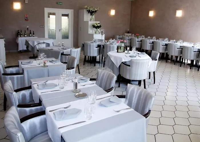 Les Orchidees , & Restaurant Отель Верден-сюр-Мёз