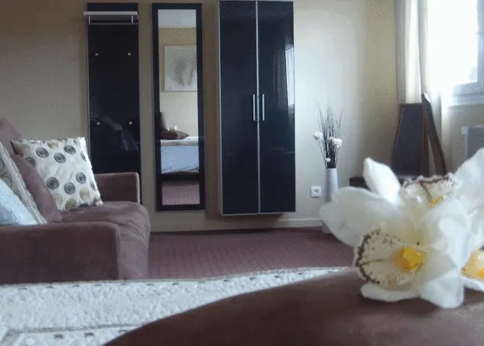 Les Orchidees , & Restaurant